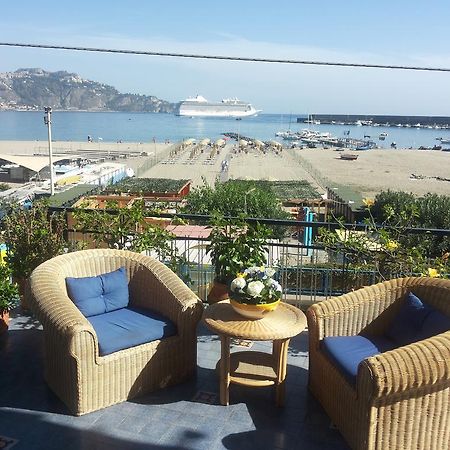 Terrazza Sul Mare Lägenhet Giardini Naxos Rum bild