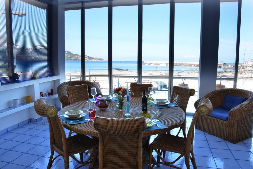 Terrazza Sul Mare Lägenhet Giardini Naxos Exteriör bild