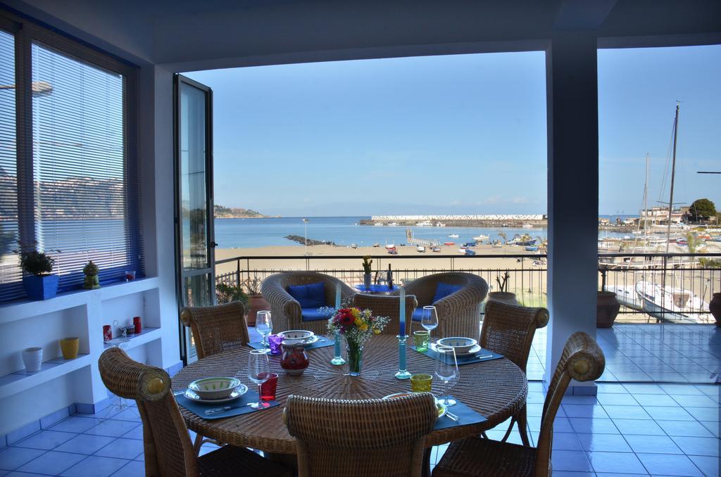 Terrazza Sul Mare Lägenhet Giardini Naxos Exteriör bild