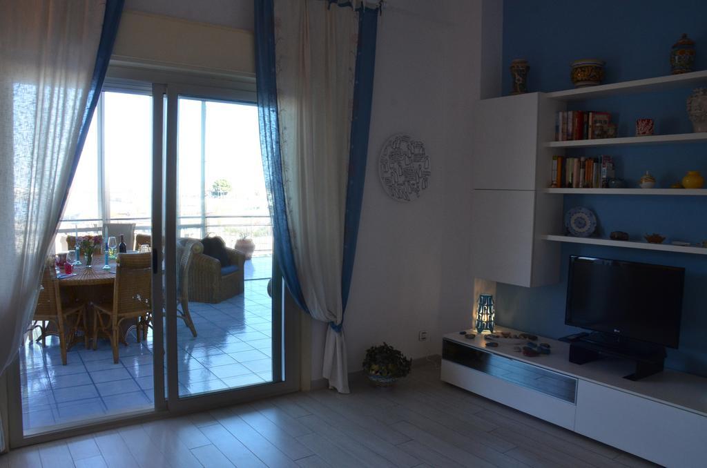 Terrazza Sul Mare Lägenhet Giardini Naxos Exteriör bild