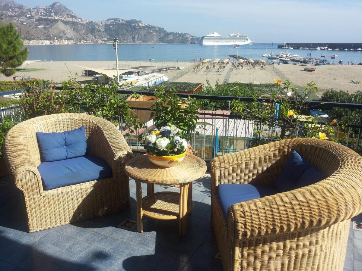 Terrazza Sul Mare Lägenhet Giardini Naxos Rum bild